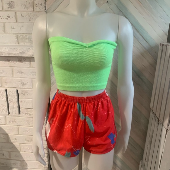 Retro elastic high waisted 80’s nylon shorts - Picture 5 of 5